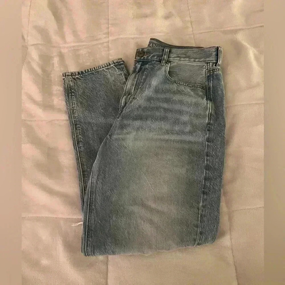 American Eagle Size 8R Ripped Light Wash Mom Jeans - Picture 5 of 5